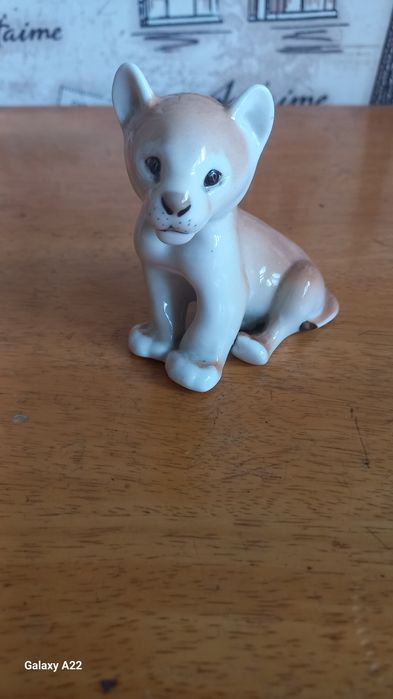 Фарфоровая статуэтка Львёнок.