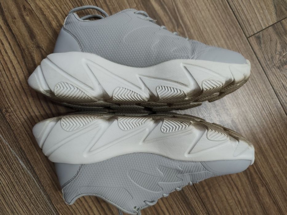 Продам городские кроссовки