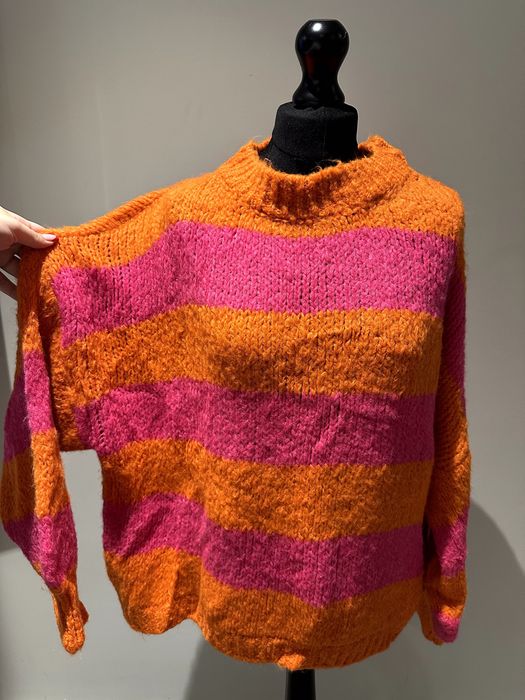 Цветен дамски пуловер