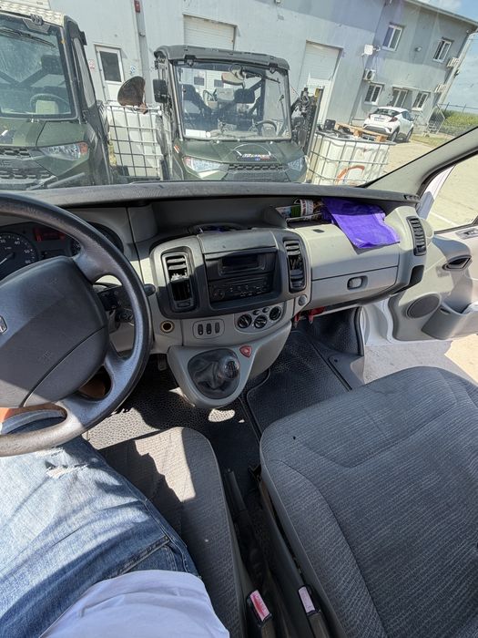 DE VÂNZARE – Renault Trafic 2.0 dCi