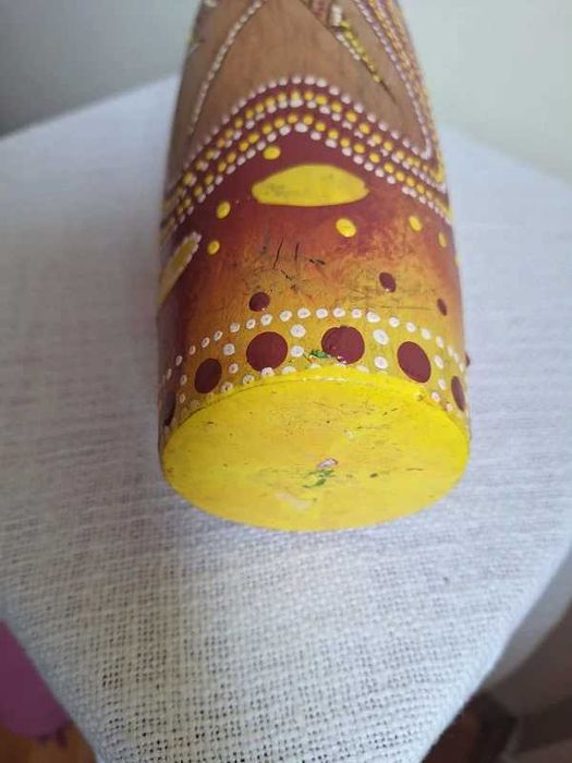 Vază din lemn pictată manual – artizanat Australia, stil aborigen, 27 cm