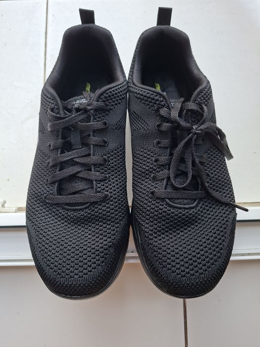 Vand adidasi Skechers
