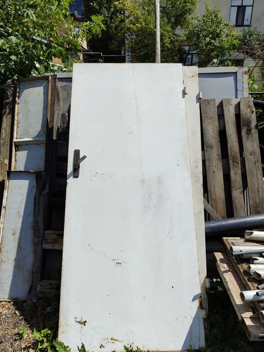 Двери железные, ворота