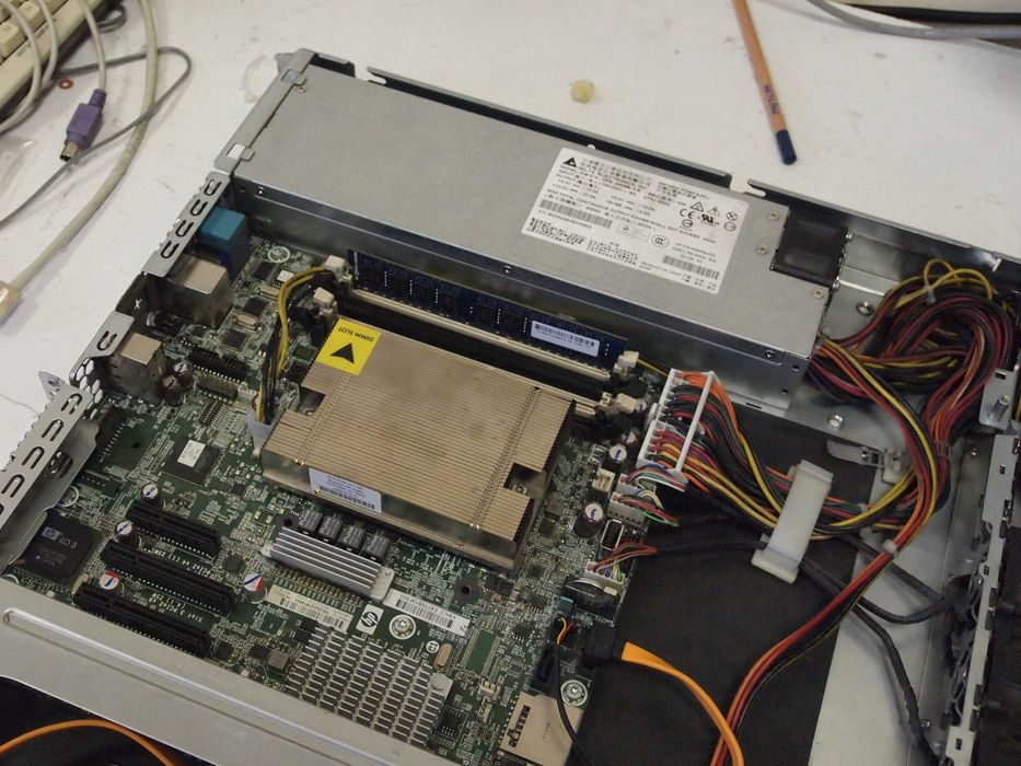 Продавам сървър HP ProLiant DL120 G7