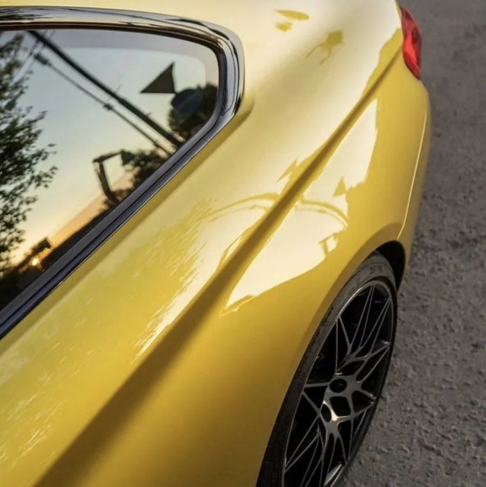 Оклейка автомобиля пленкой.