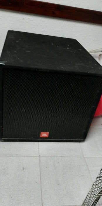 Суббуфер jbl srx710s