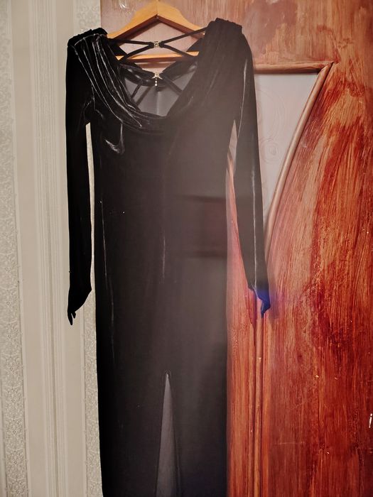 Платья и блузки женские