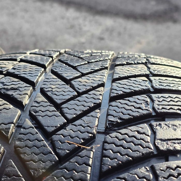 Bridgestone Blizzak LM005 255/55 R18 109V, DOT21, 5mm грайфер