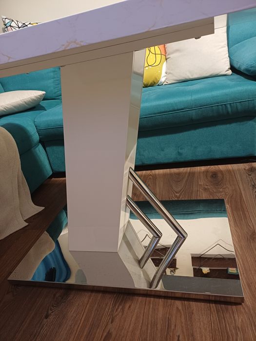 Трапезна маса-бяла