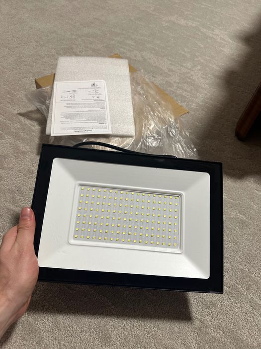 Proiector led 150w nou 4 bucati bec lumina rece