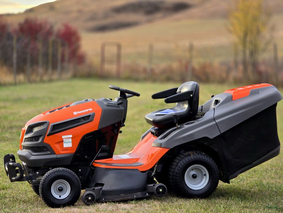 Tractoras gazon iarba Profesional Husqvarna USA 724 cm3 22 cp Briggs and Stratton start/stop + mulcere  2 cutite 115 latime Full!! Impecabil!
