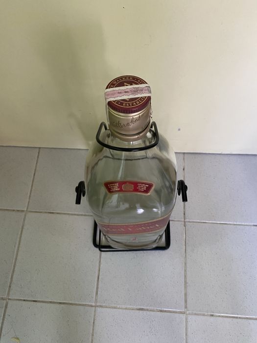 Шишета  със  стойка