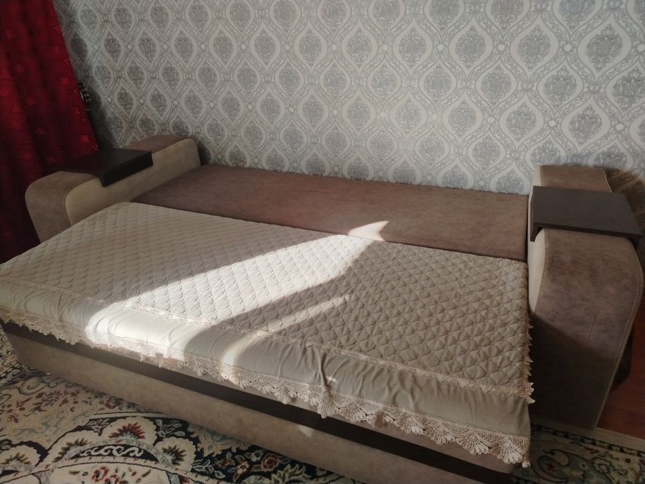 Диван большой, малый, и пуфик