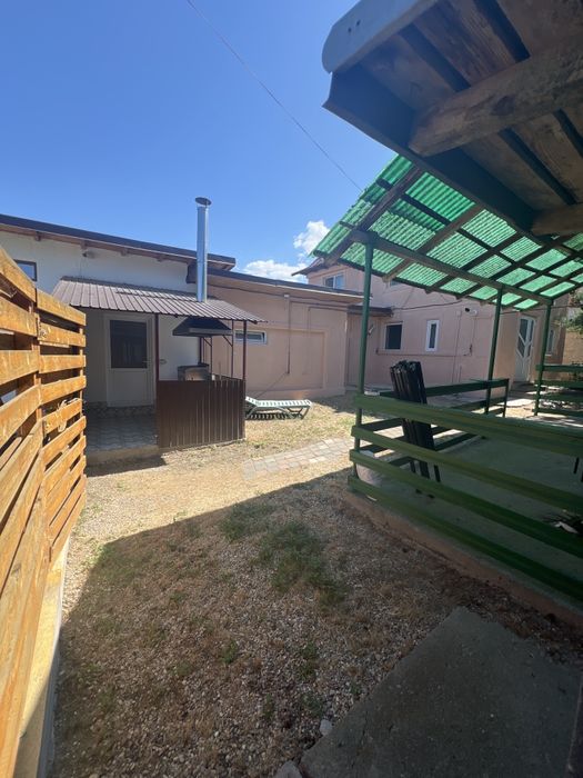 Vând casă cu spațiu comercial