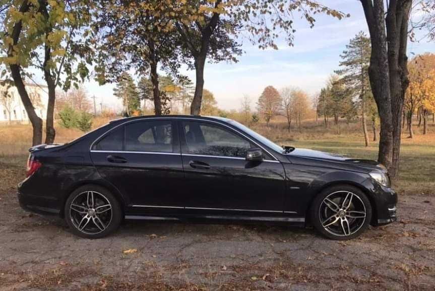 Mercedes C250 4Matic (4x4) Biturbo 204 CP pachet AMG