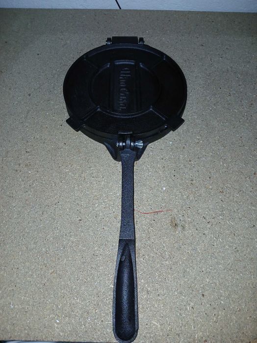 Presa tortilla UnoCasa, 20 cm, din fonta + pachet 100 hartie copt