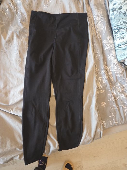 Подарявам дрехи.