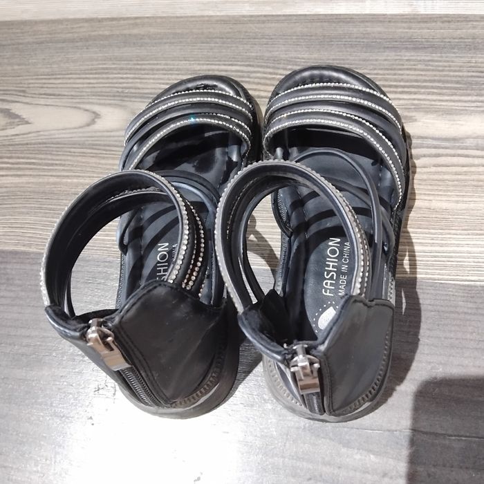 Продаю шикарные сандали