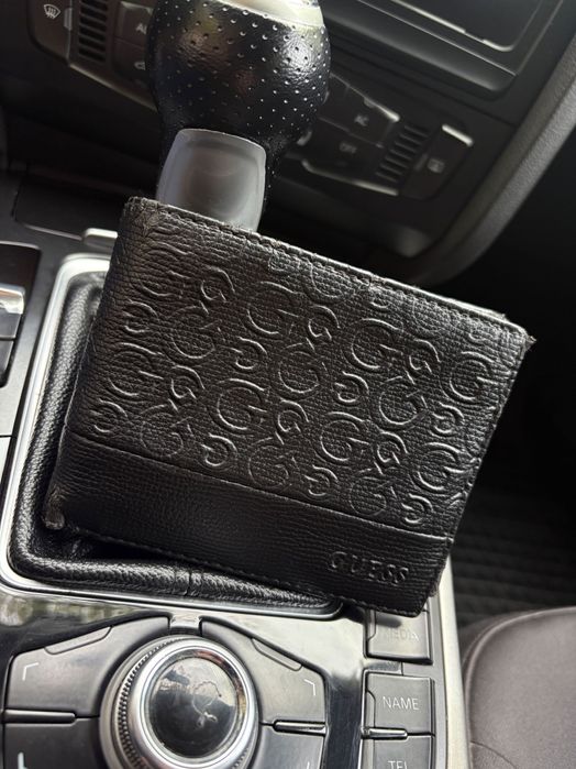 Guess Мъжки Портфейл