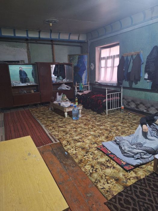 Ҳовли ичидаги алохида 5 хонали уй ижарага берилади