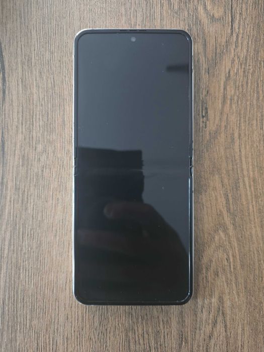 Samsung Galaxy Z Flip 5 cream