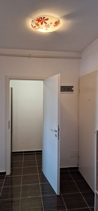 Închiriez garsoniera