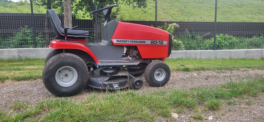 Tractoras de tuns iarba