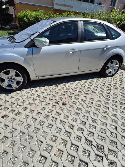 vînd ford focus an 2011