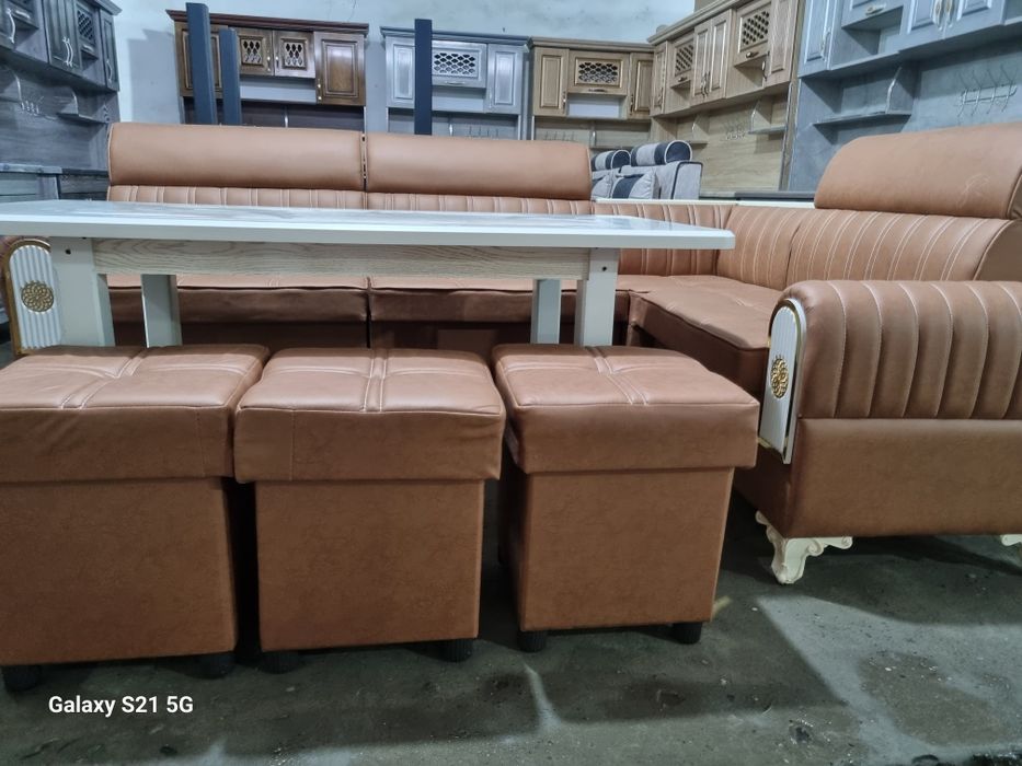 Кухонный мягкий уголок