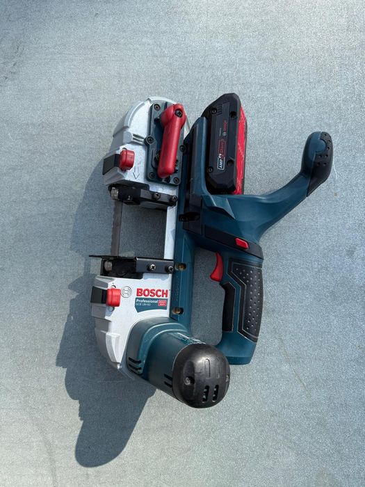 Fierăstrău cu banda Bosch Gcb 18v 63