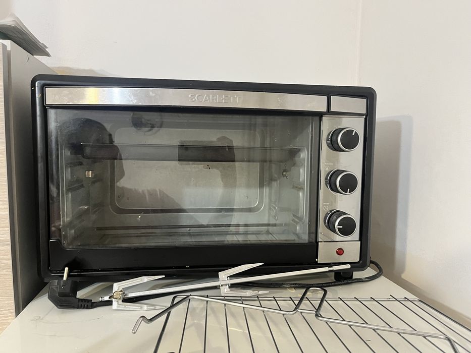 Духовка scarlett отличном состоянии , можно готовить ккрицу- гриль