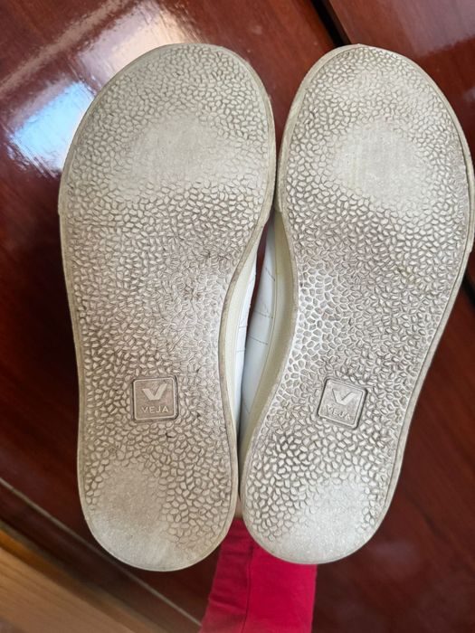 Adidasi Veja mărime 40