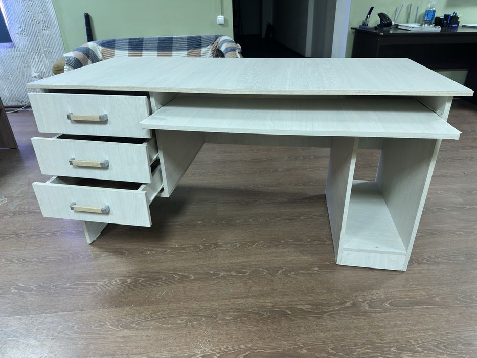 Стол комьютерный