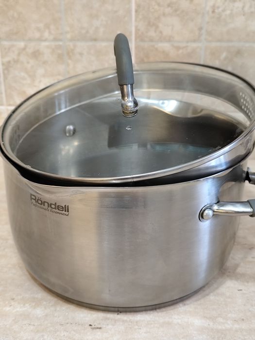 Продам кастрюлю Rodel 5,7л