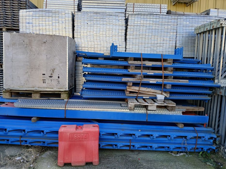 Rafturi industriale lichidare stoc