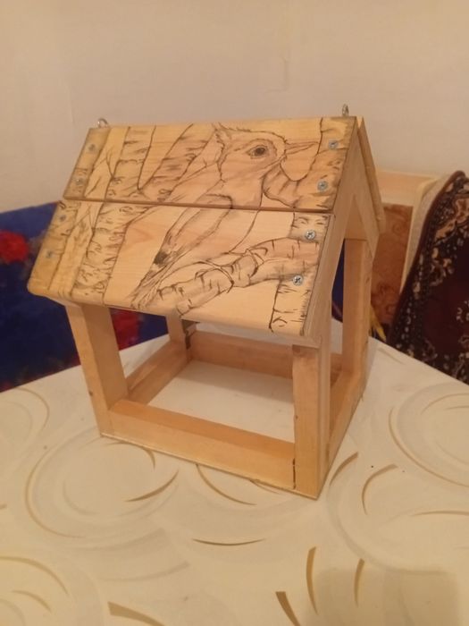 Продам кормушку для птиц