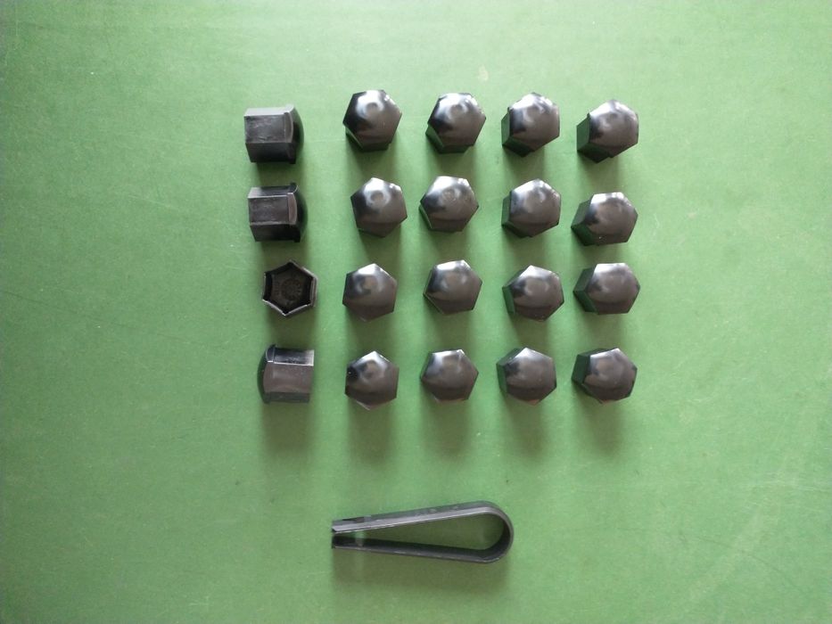 Capace Prezoane negre cheie 17 /19 set  20 capace + cheie de extracție