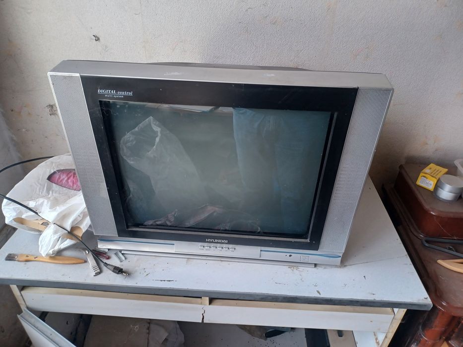 Два броя телевизори