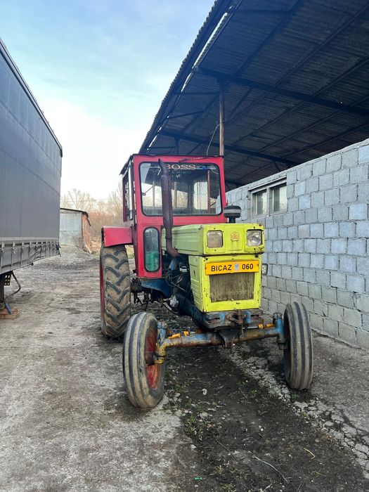 Tractor universal 650