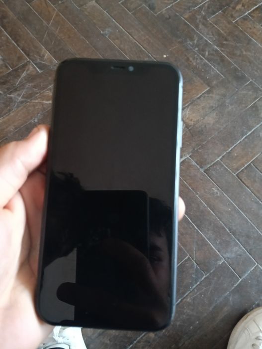 Vând iPhone 11 foarte bun vu sănătatea batriei 92 la suta