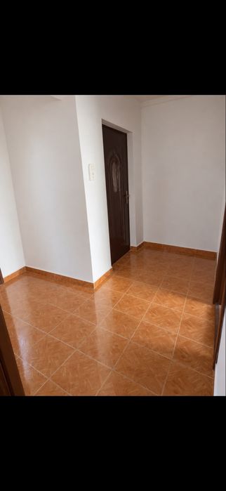 Inchiriez ap 2 camere decomandat