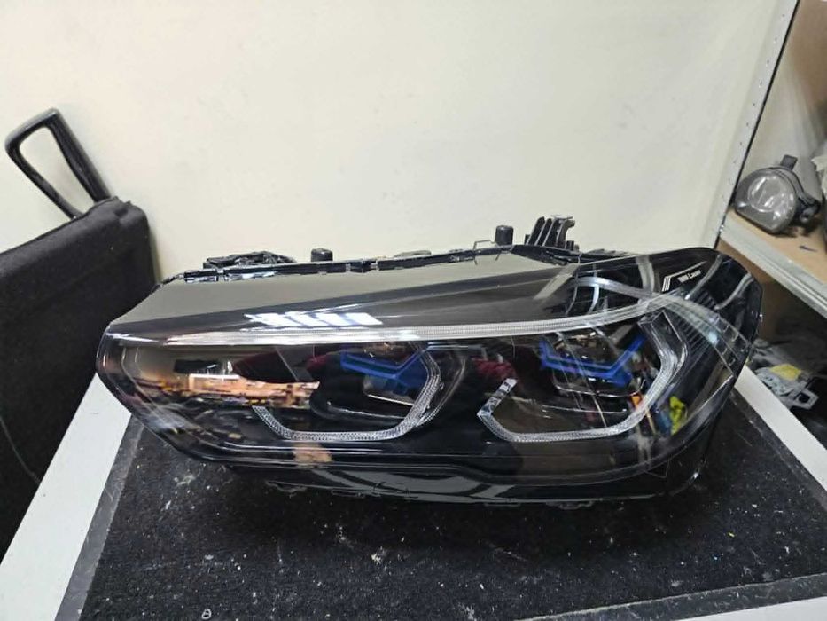 Ляв фар за BMW X5 G05 X6 G06  в отлично състояние.