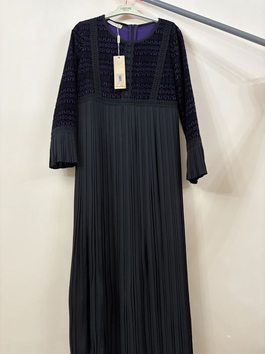 Вечернее женское платье.