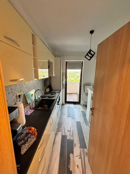De inchiriat apartament cu o camera 48mp, zona capat CUG (loc de parcare inclus)