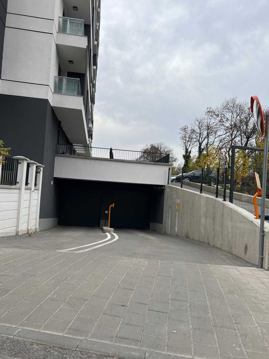 Дава се под наем Гараж / Паркомясто в София, Банишора - 15 кв.м за 204 € - Снимка #2