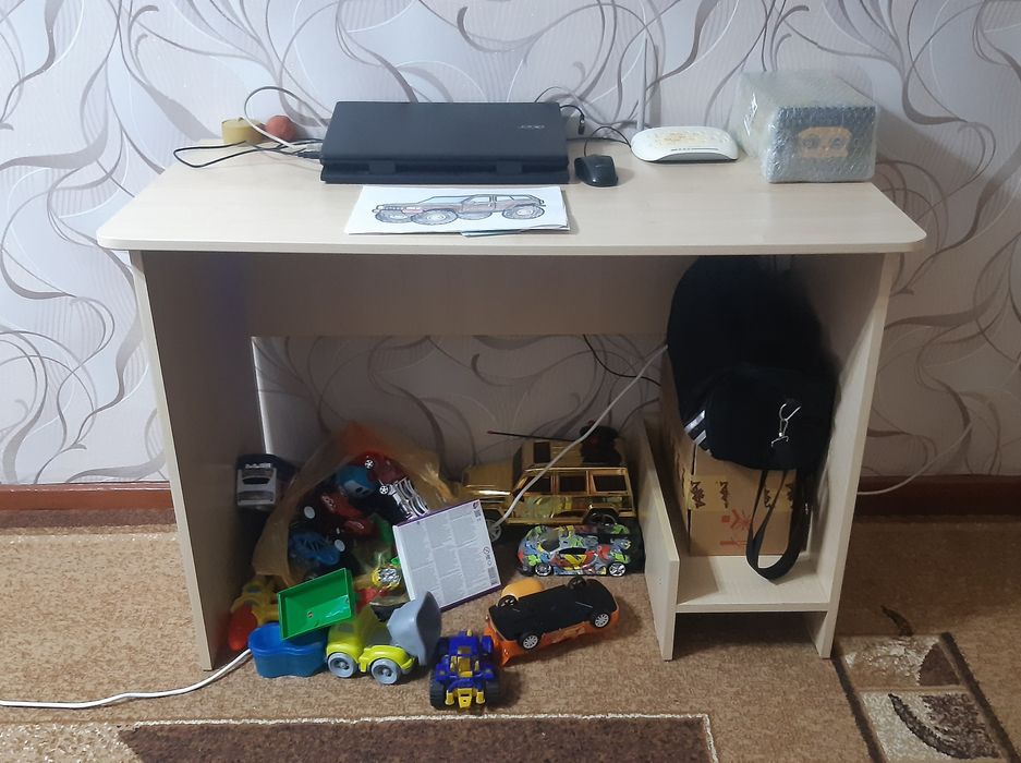 Продам компьютерный стол