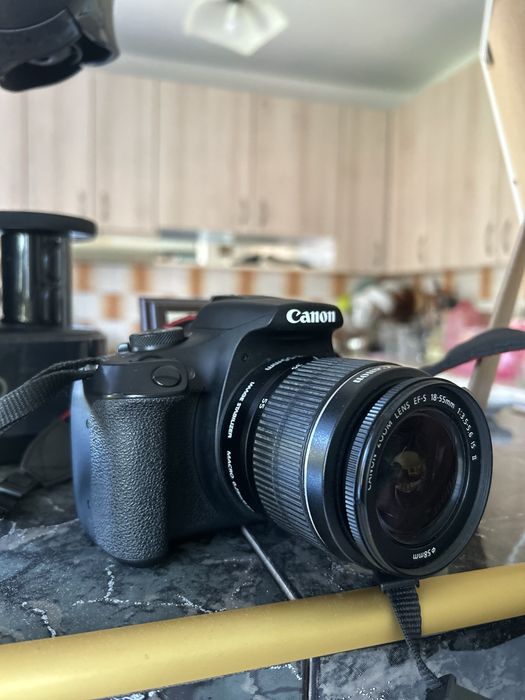 Фотоапарат Canon 2000D