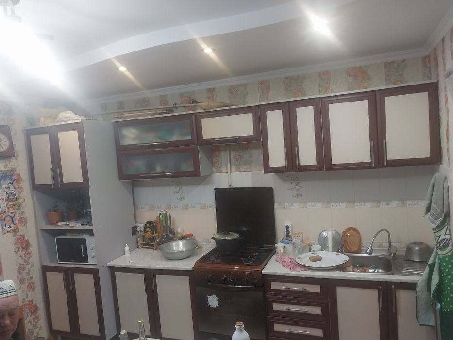 Кухонный гарнитур почти новый