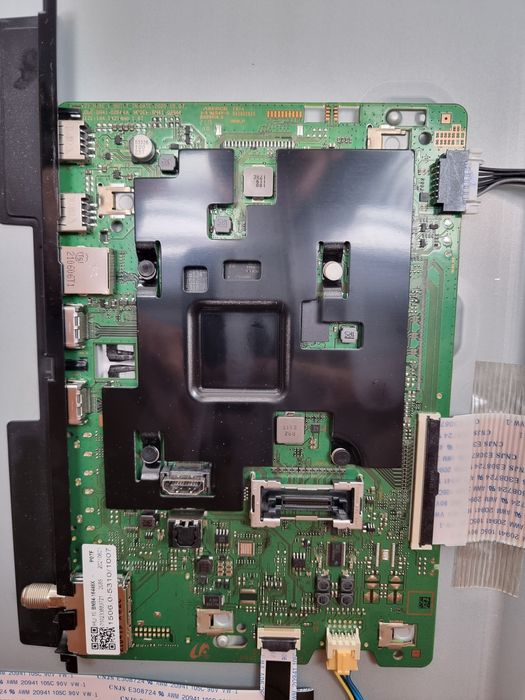 Vand TV Samsung QE50Q60AAU pentru piese.