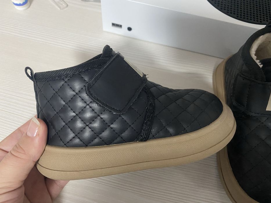 Продам ботинки на осень